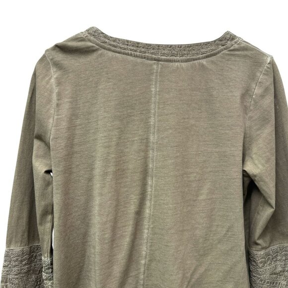 Soft Surroundings Boho Tee Size Medium Petite Green Distressed Womens Top - Picture 6 of 10